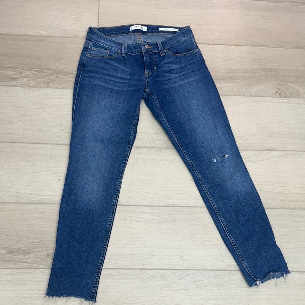 👖 GUESS Skinny Jeans – Size 25